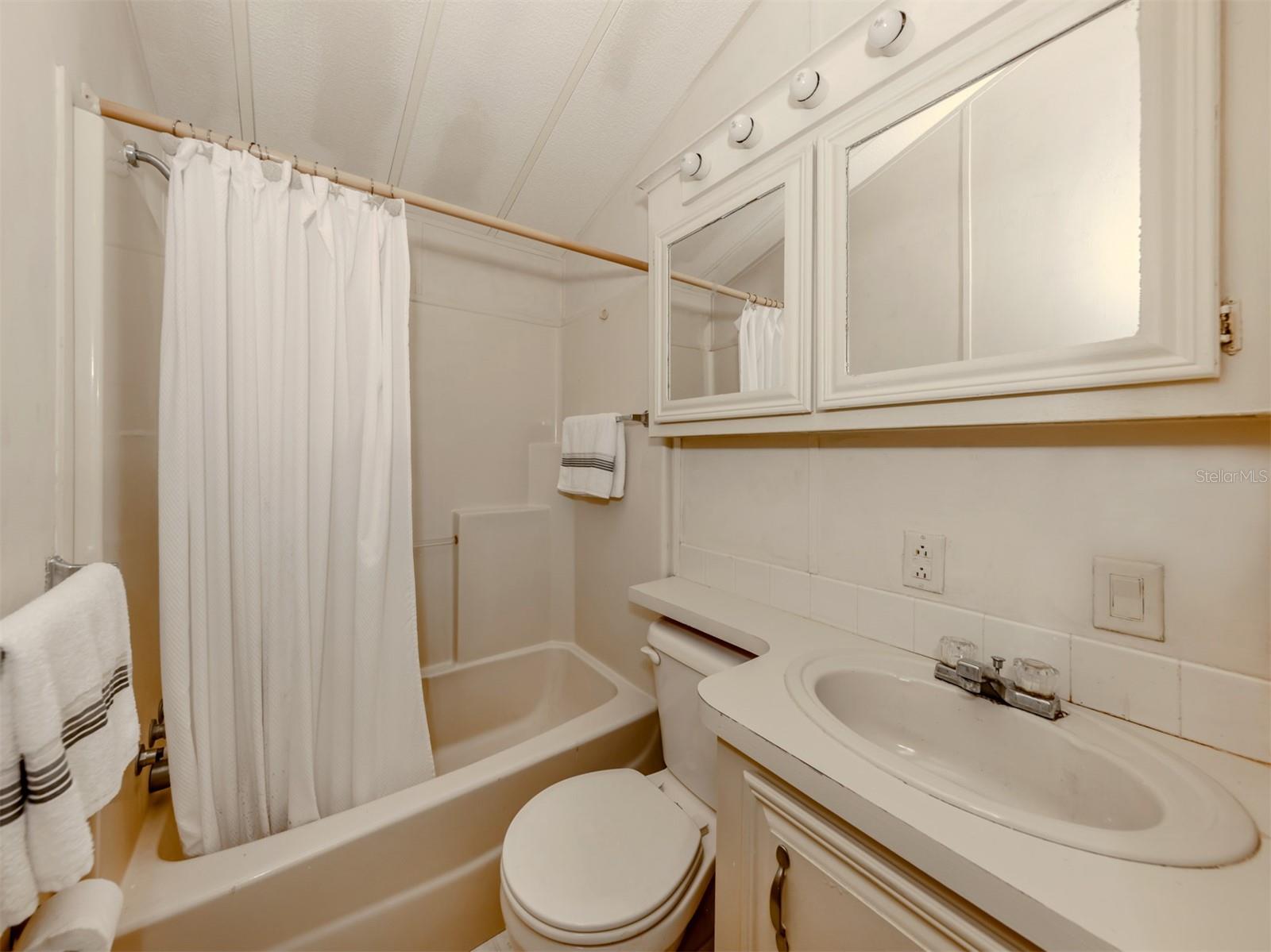 43 CROWN POINT DR, NOKOMIS, FL, 34275