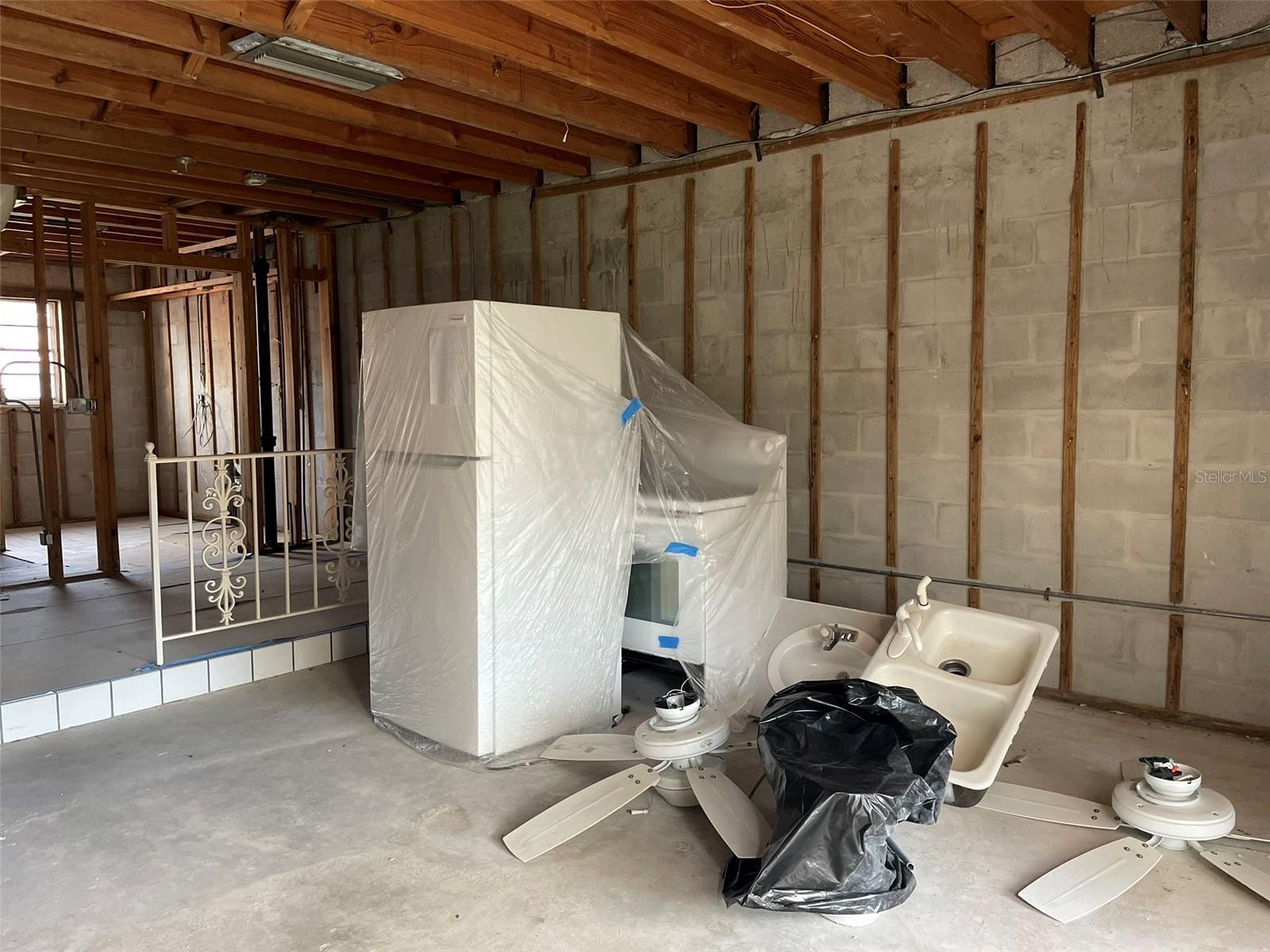 1151 RUE DES CHATEAUX, ST PETERSBURG, FL, 33707