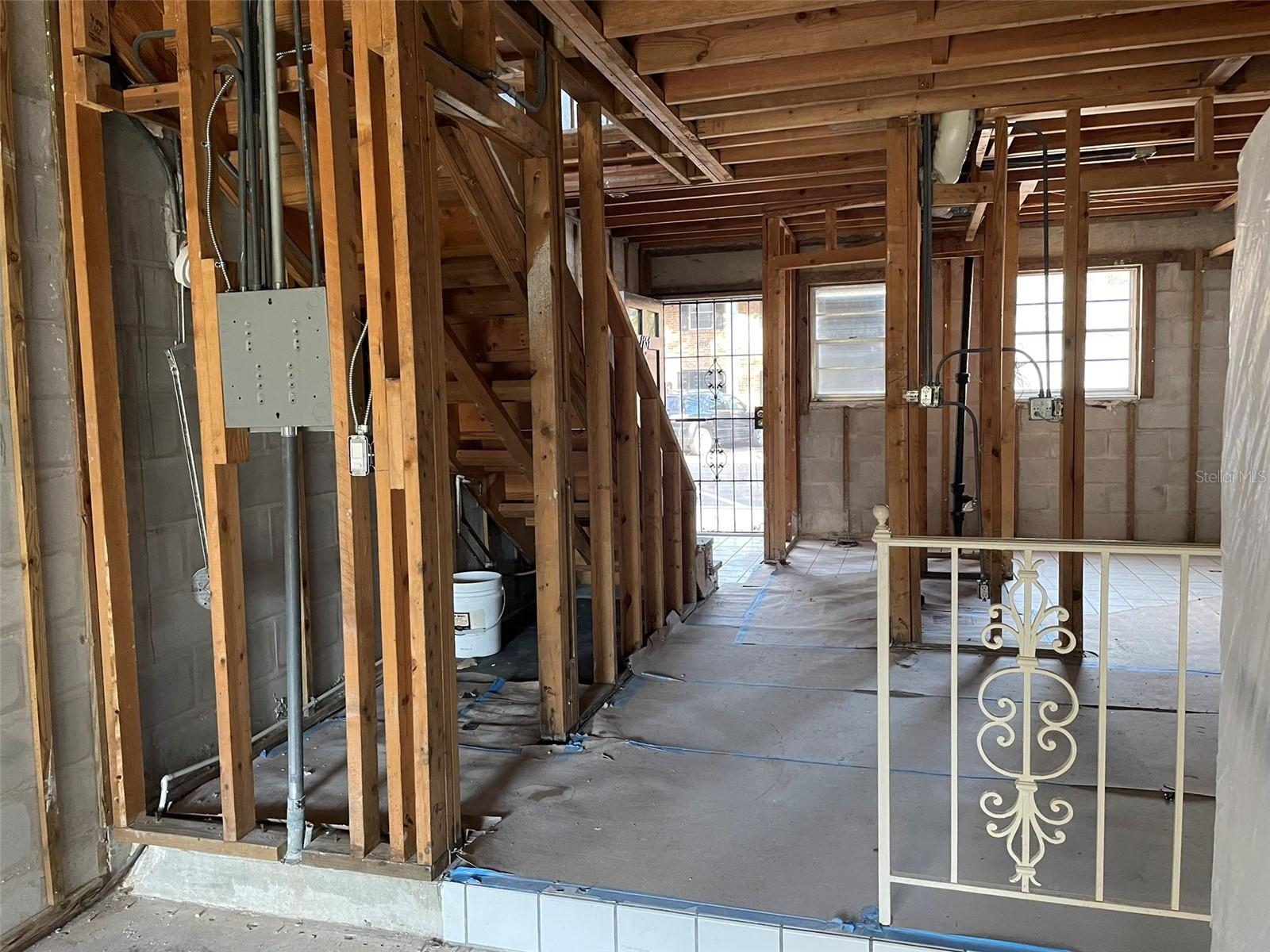 1151 RUE DES CHATEAUX, ST PETERSBURG, FL, 33707