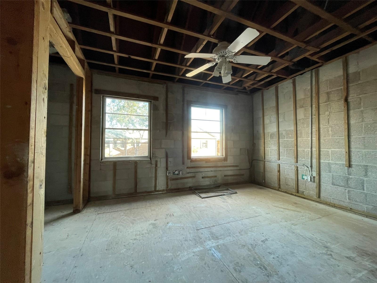 1151 RUE DES CHATEAUX, ST PETERSBURG, FL, 33707