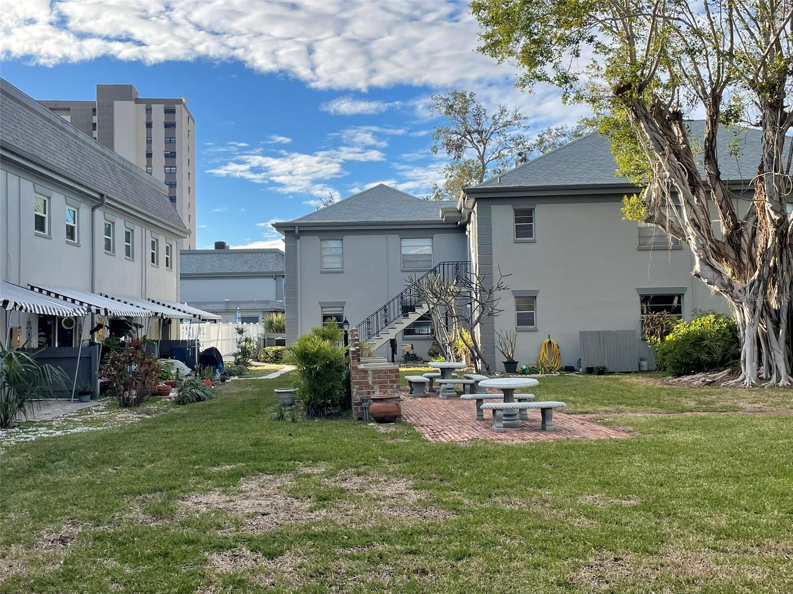 1151 RUE DES CHATEAUX, ST PETERSBURG, FL, 33707