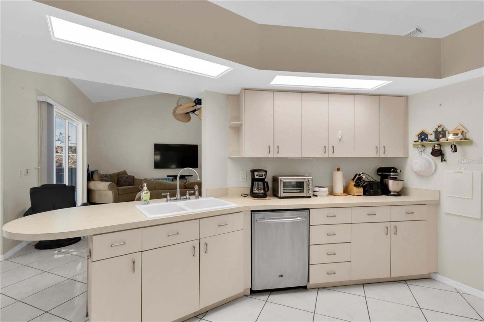 16216 HERON HILLS DR, SPRING HILL, FL, 34610