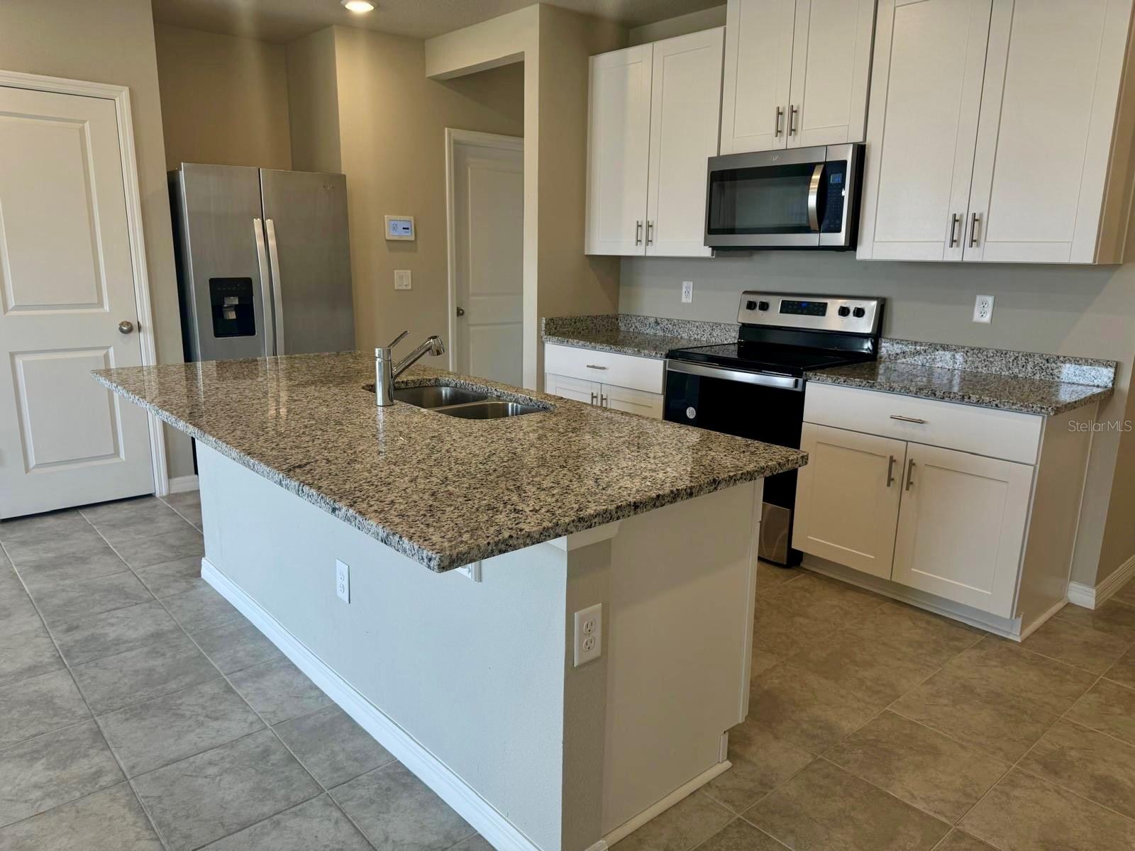 7727 MOMENTUM PKWY, WESLEY CHAPEL, FL, 33545