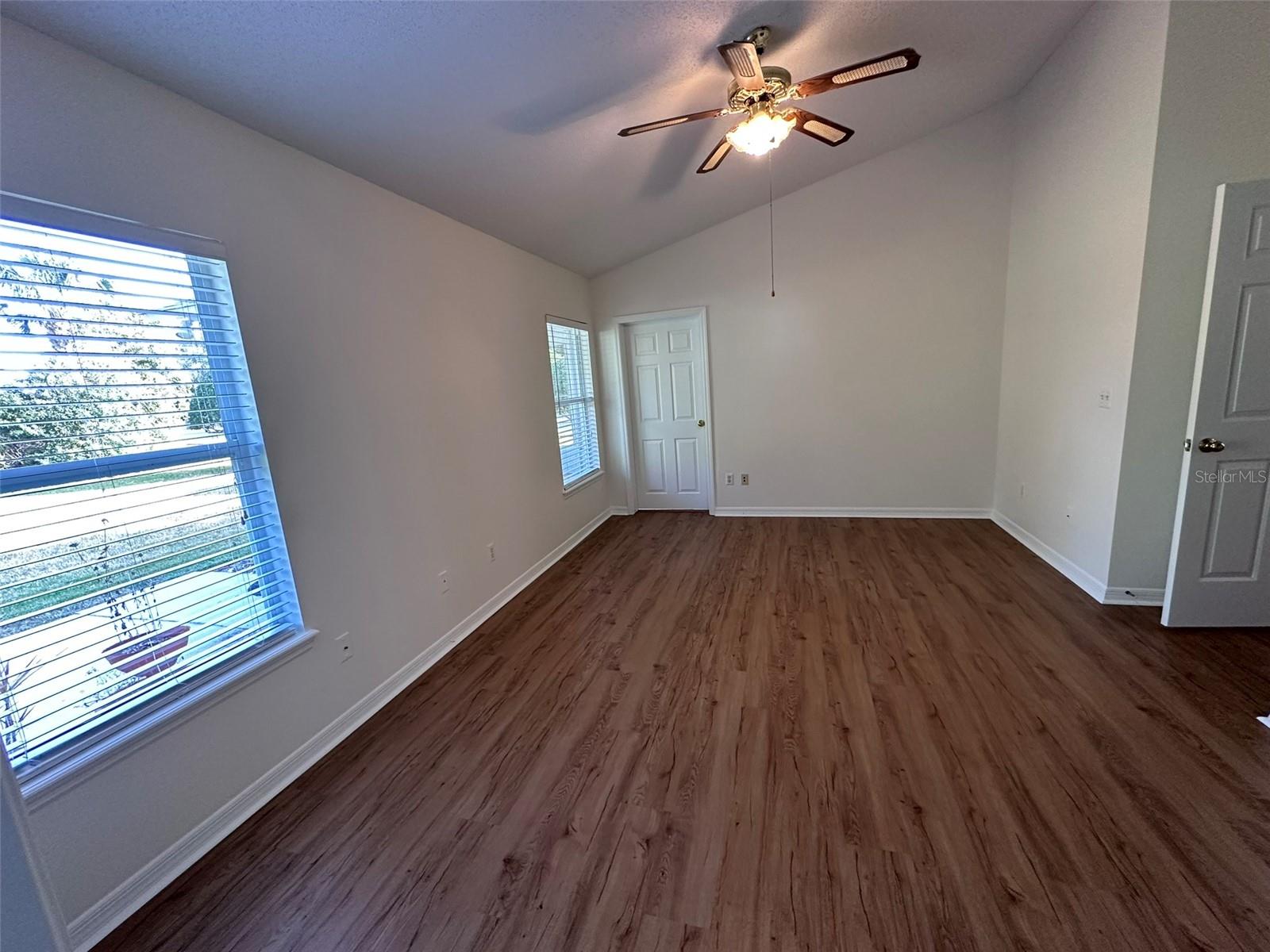 1895 COUNTRY CLUB BLVD, MOUNT DORA, FL, 32757