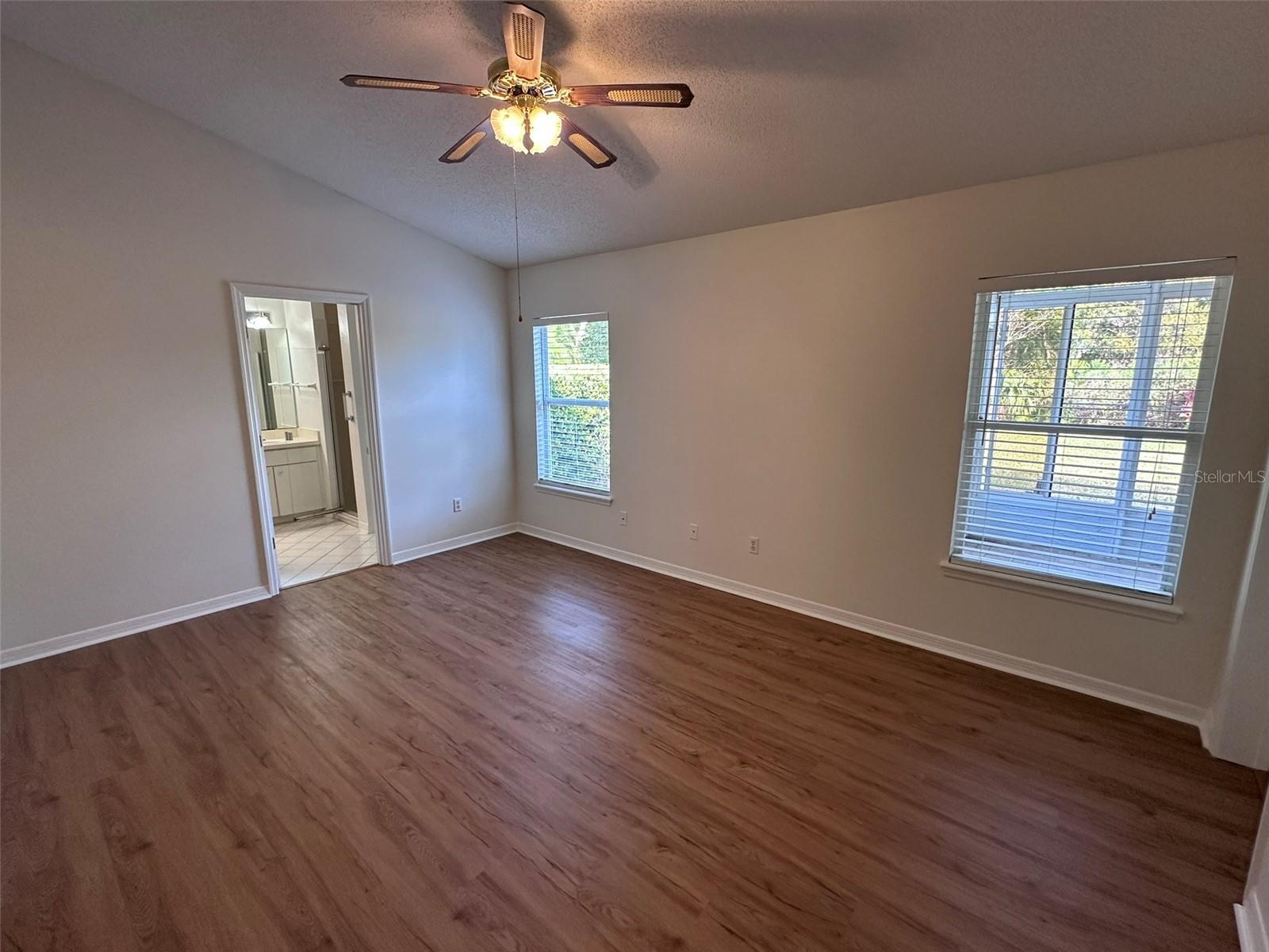 1895 COUNTRY CLUB BLVD, MOUNT DORA, FL, 32757