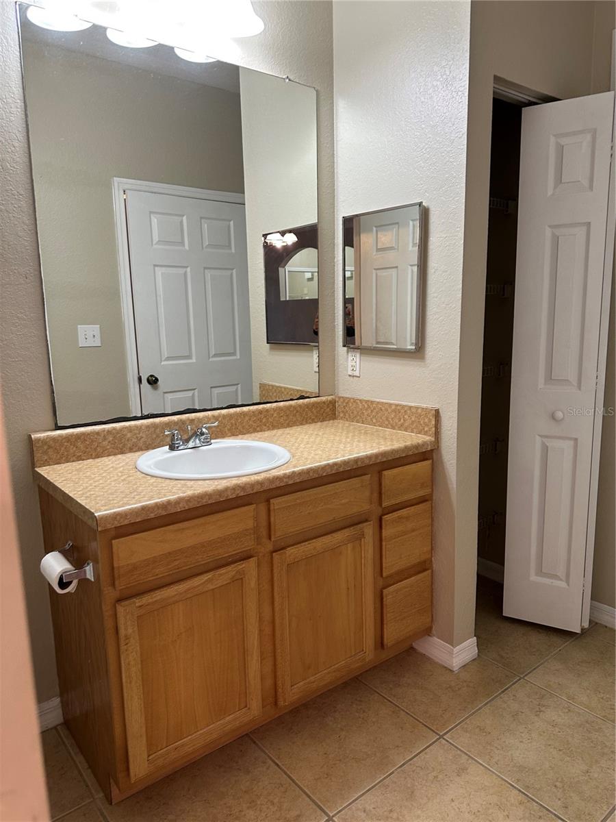 10025 COURTNEY PALMS BLVD #101, TAMPA, FL, 33619