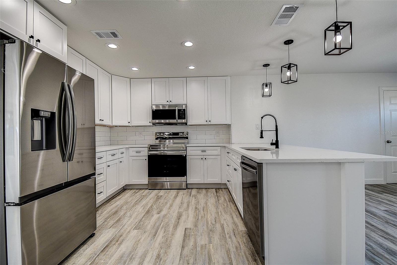 9750 68TH ST N, PINELLAS PARK, FL, 33782