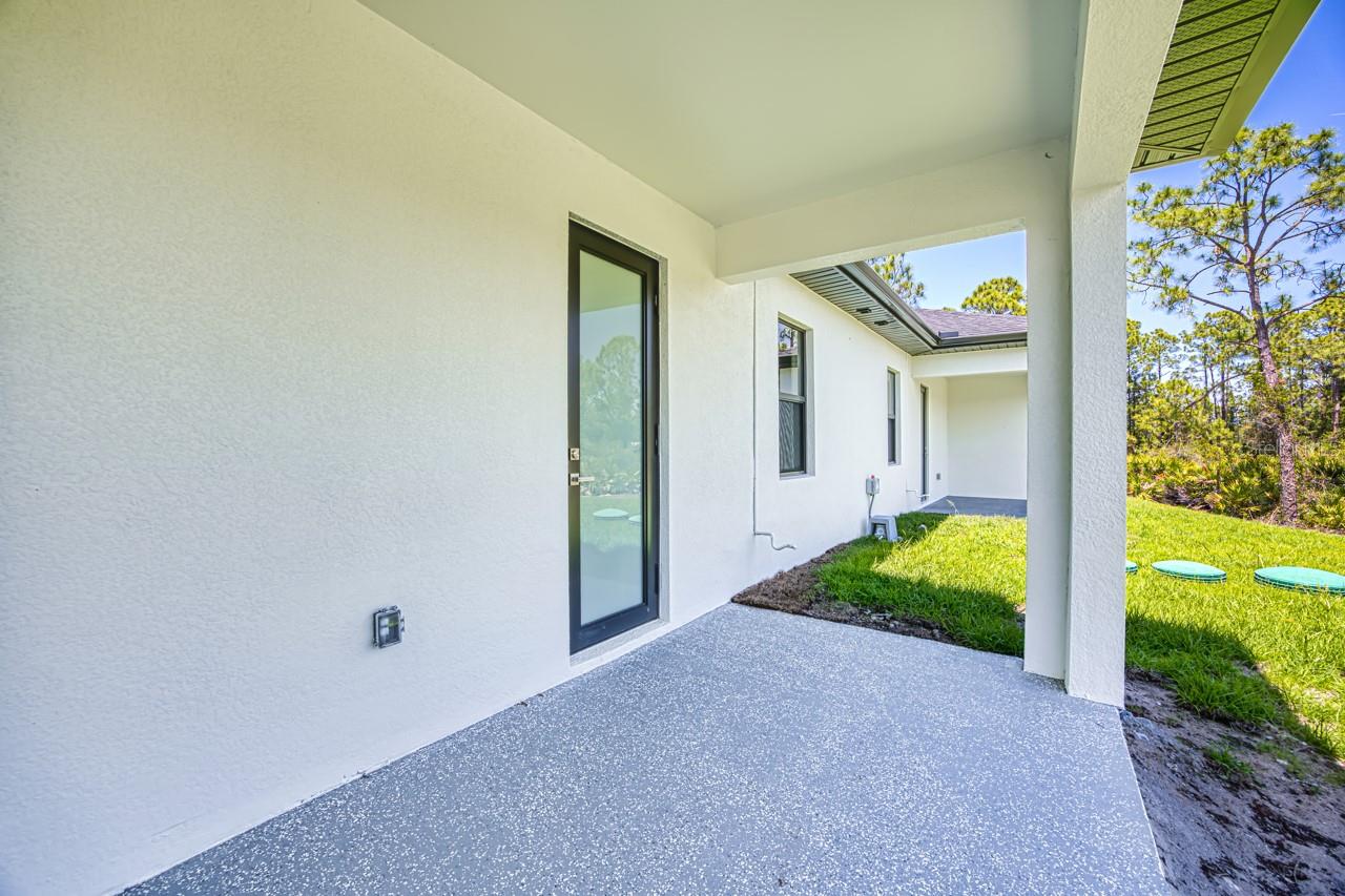 817/819 EISENHOWER BLVD, LEHIGH ACRES, FL, 33974