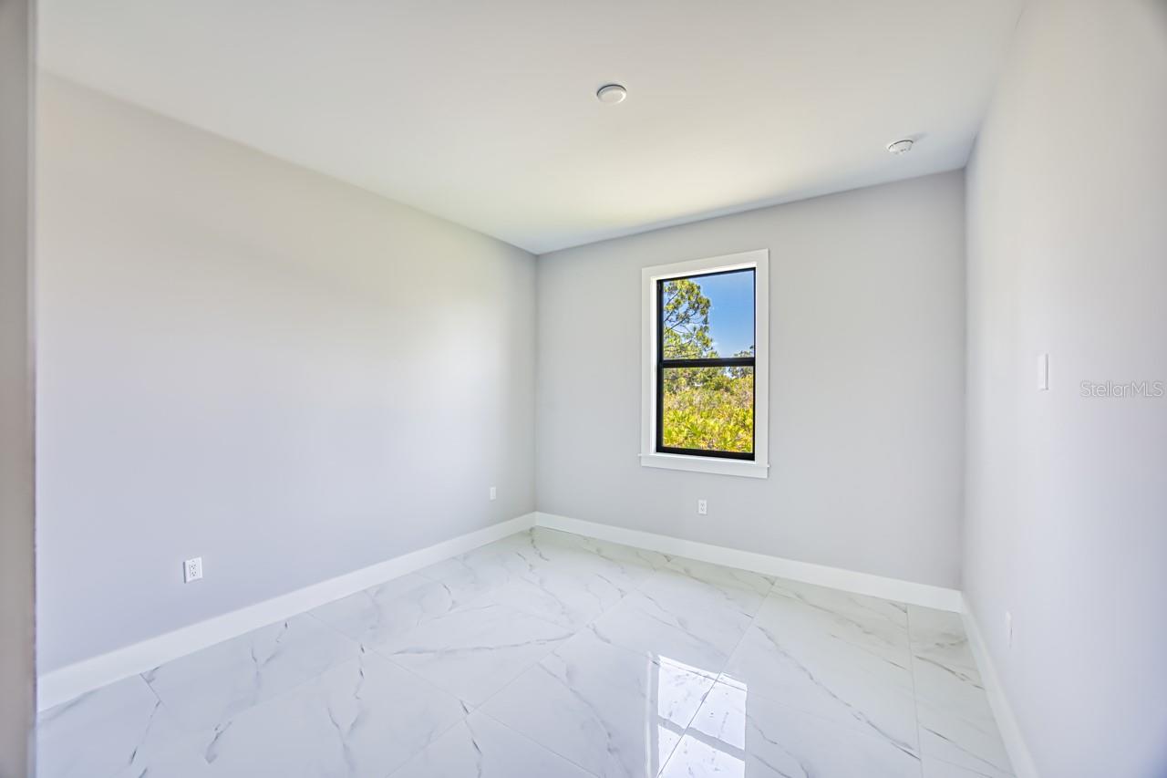 817/819 EISENHOWER BLVD, LEHIGH ACRES, FL, 33974