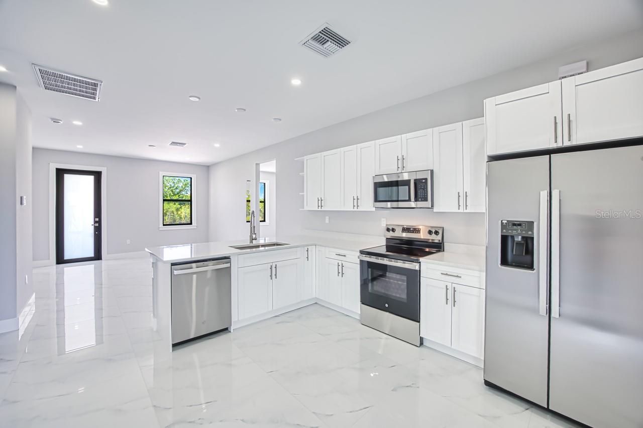 817/819 EISENHOWER BLVD, LEHIGH ACRES, FL, 33974