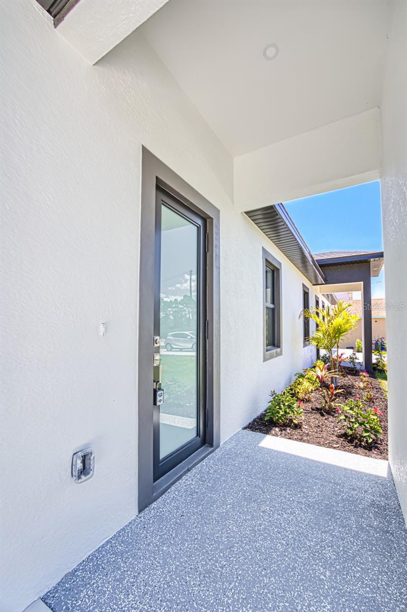 817/819 EISENHOWER BLVD, LEHIGH ACRES, FL, 33974
