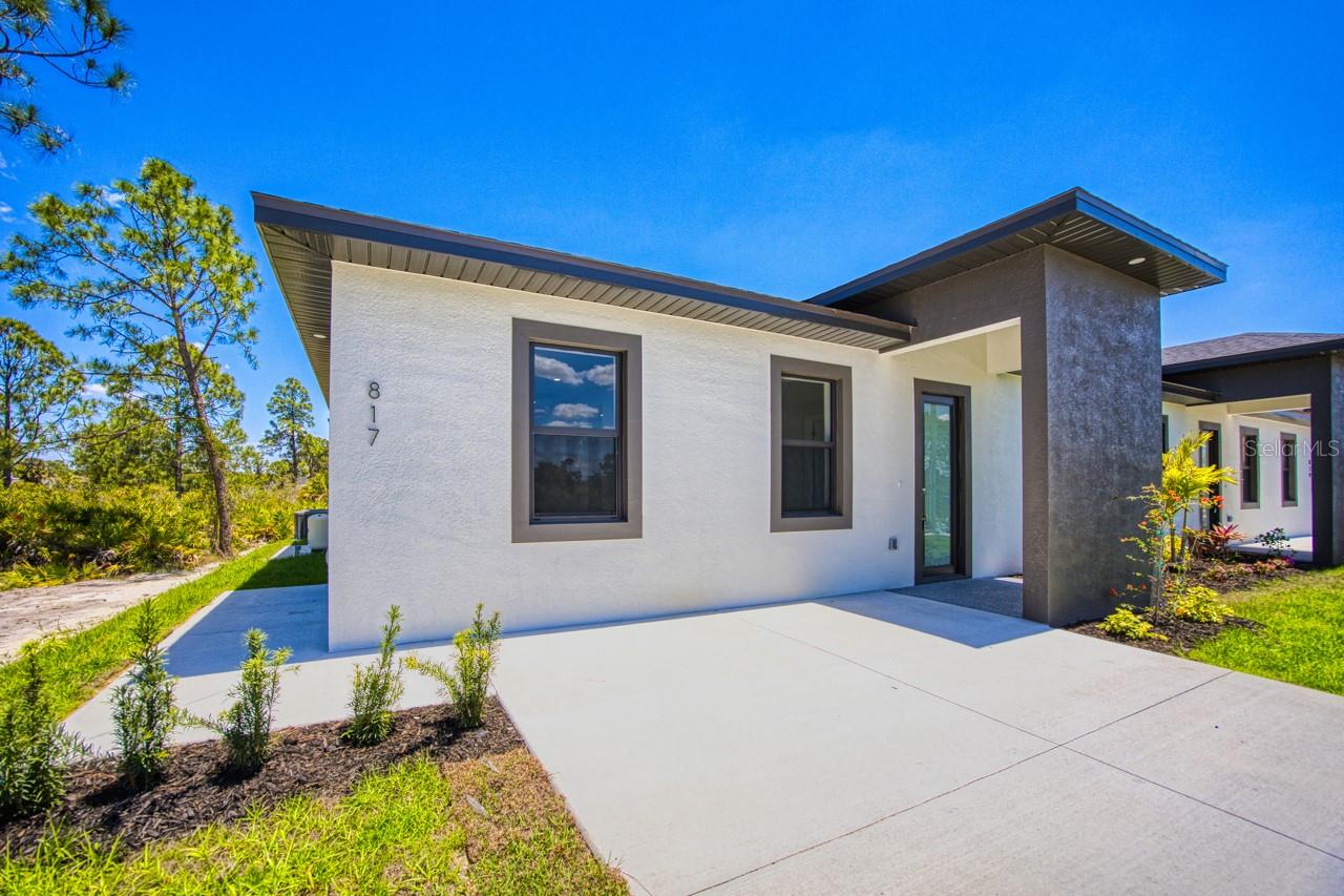 817/819 EISENHOWER BLVD, LEHIGH ACRES, FL, 33974