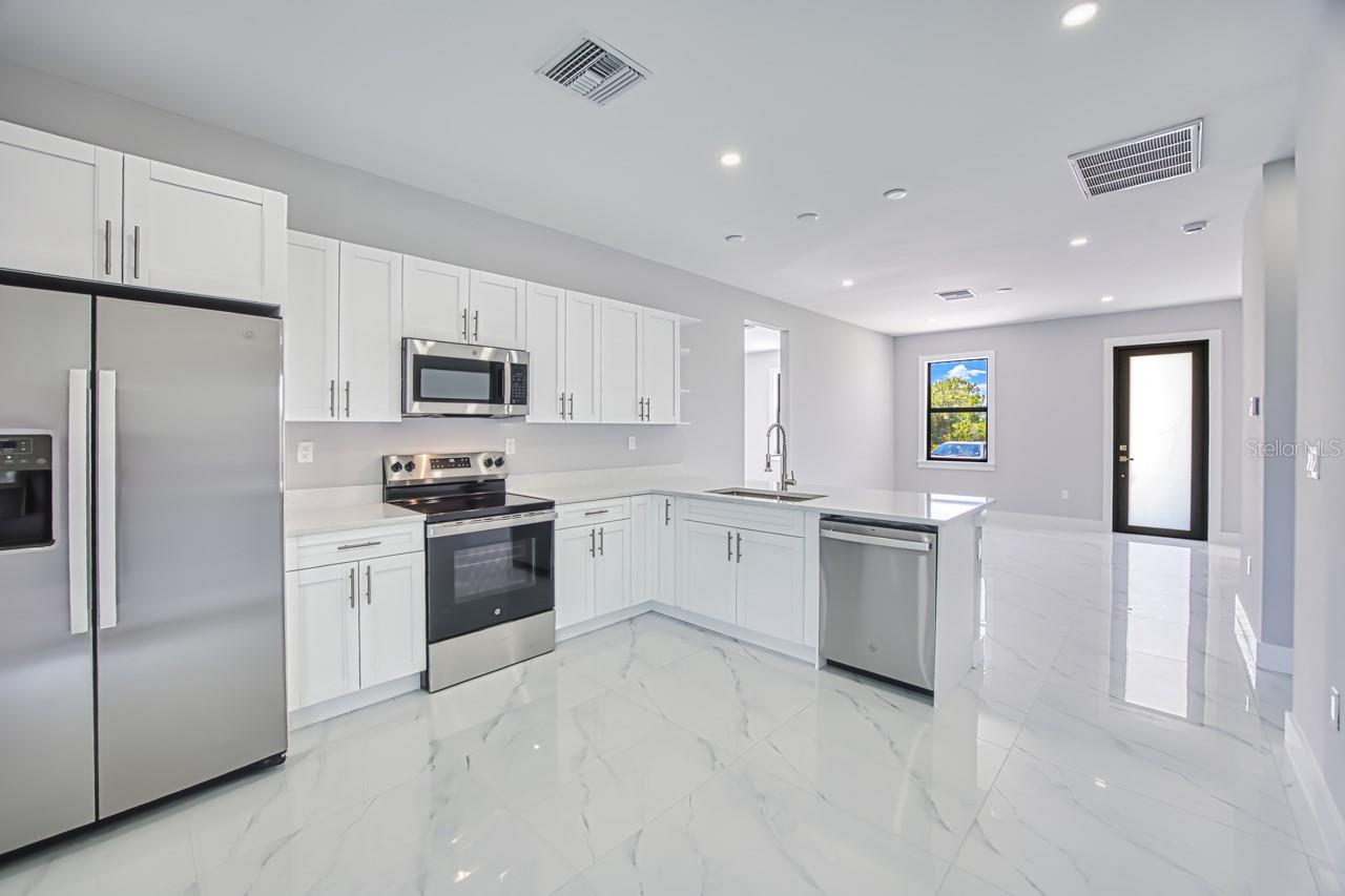 817/819 EISENHOWER BLVD, LEHIGH ACRES, FL, 33974