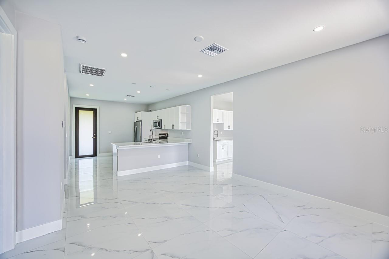 817/819 EISENHOWER BLVD, LEHIGH ACRES, FL, 33974