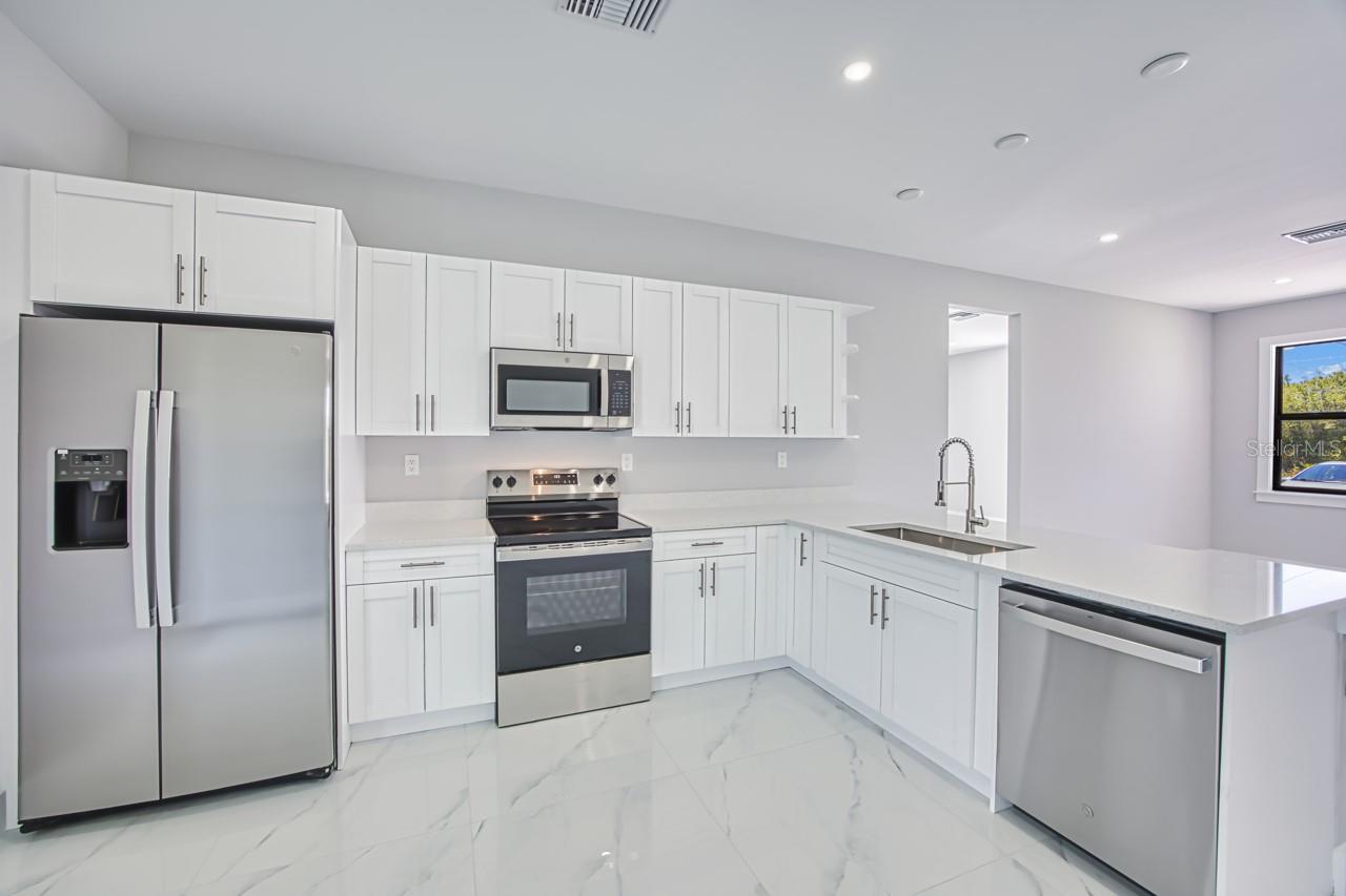 817/819 EISENHOWER BLVD, LEHIGH ACRES, FL, 33974