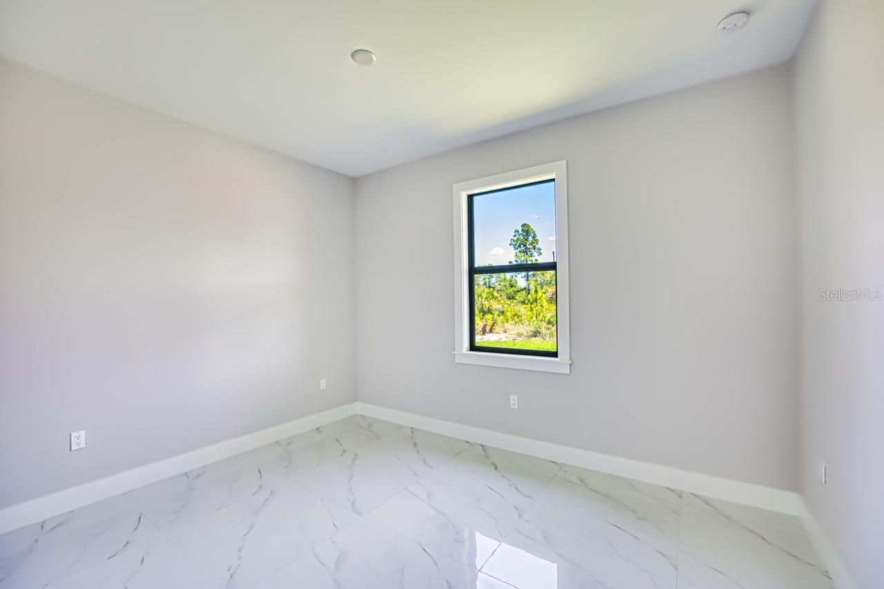 817/819 EISENHOWER BLVD, LEHIGH ACRES, FL, 33974