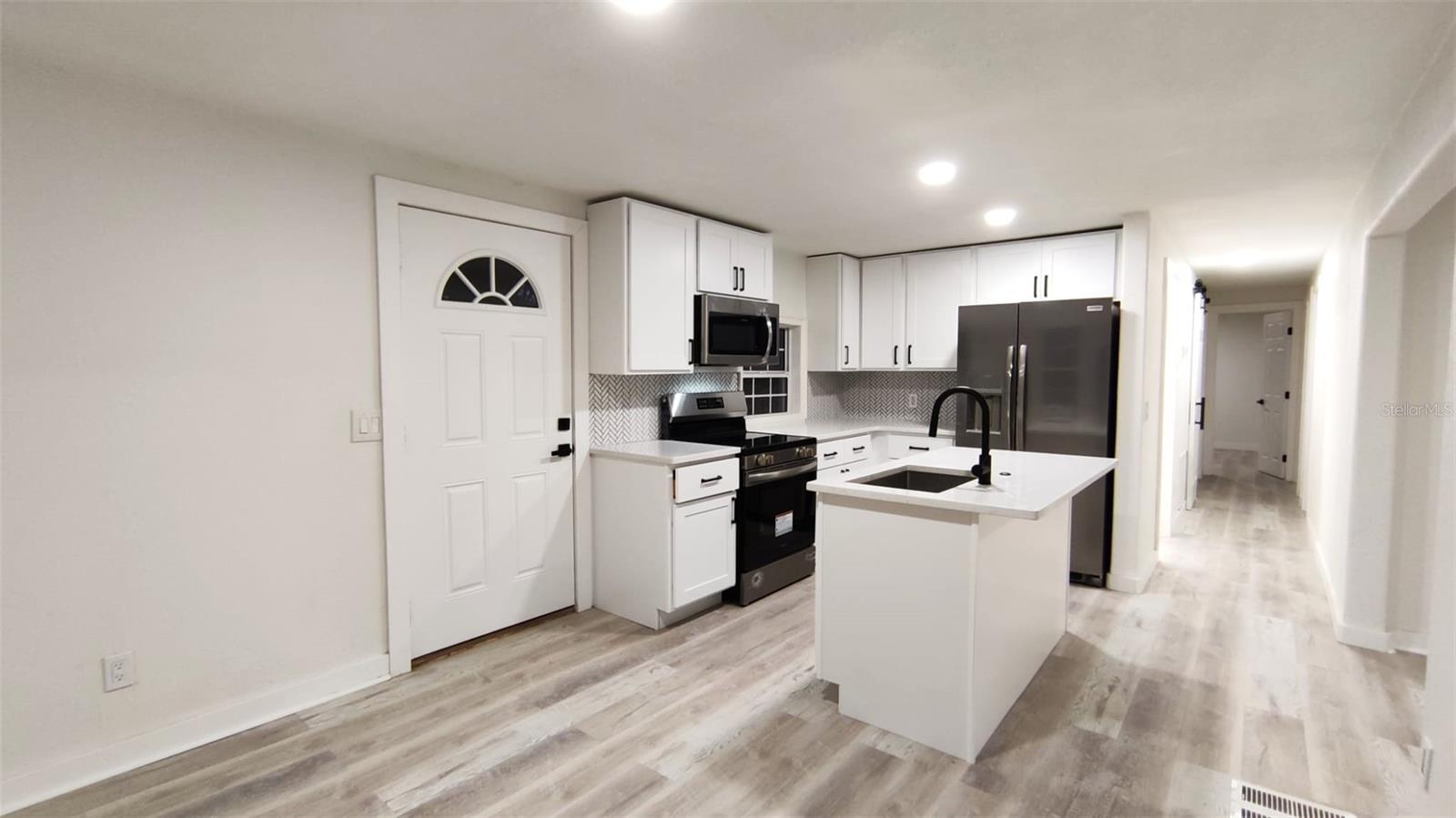 2120 WAITMAN AVE, LEESBURG, FL, 34748