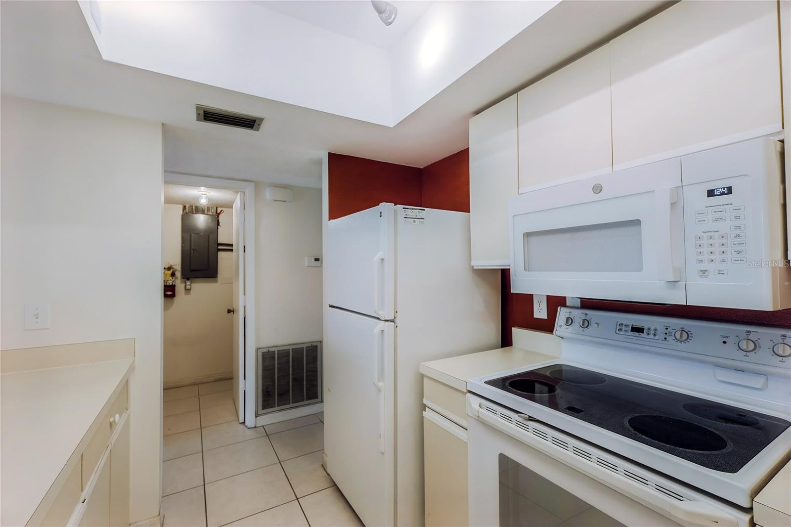 2721 MALL DR #B, SARASOTA, FL, 34231