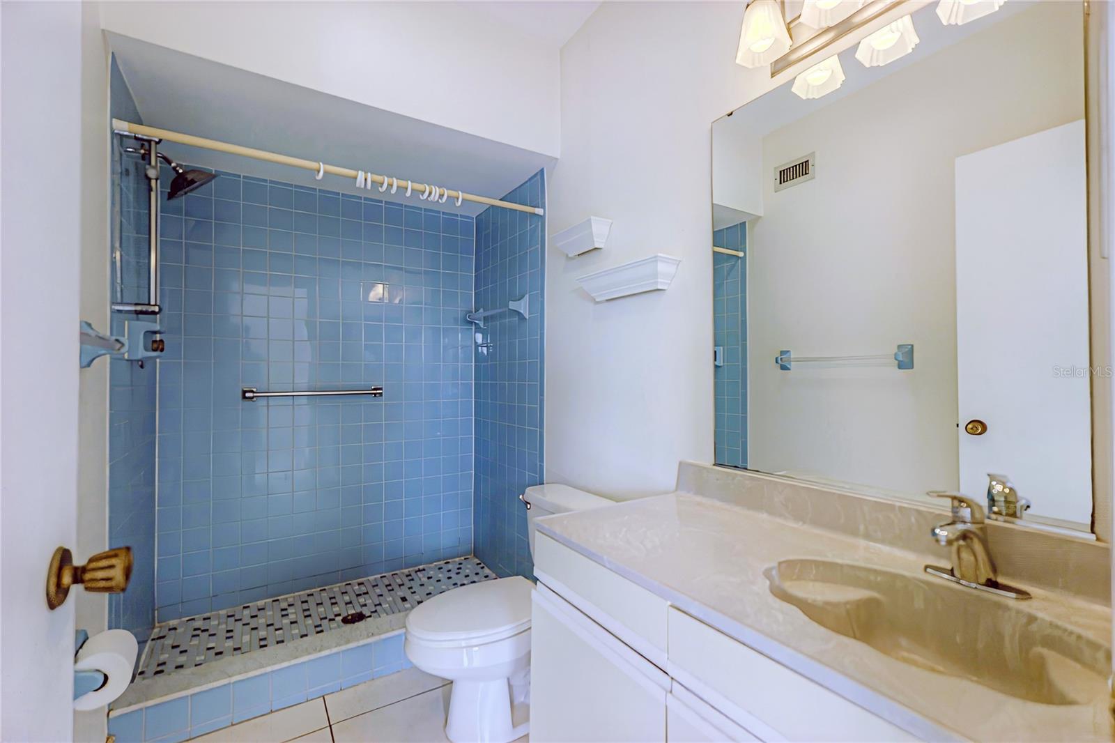 2721 MALL DR #B, SARASOTA, FL, 34231