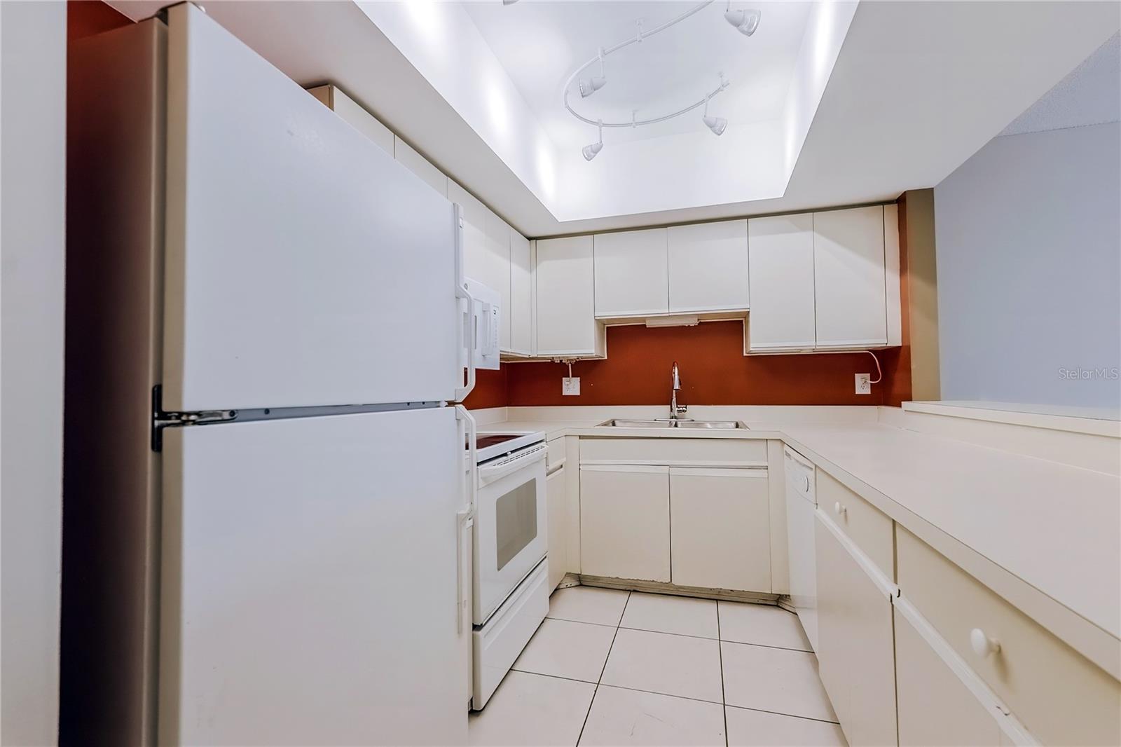 2721 MALL DR #B, SARASOTA, FL, 34231