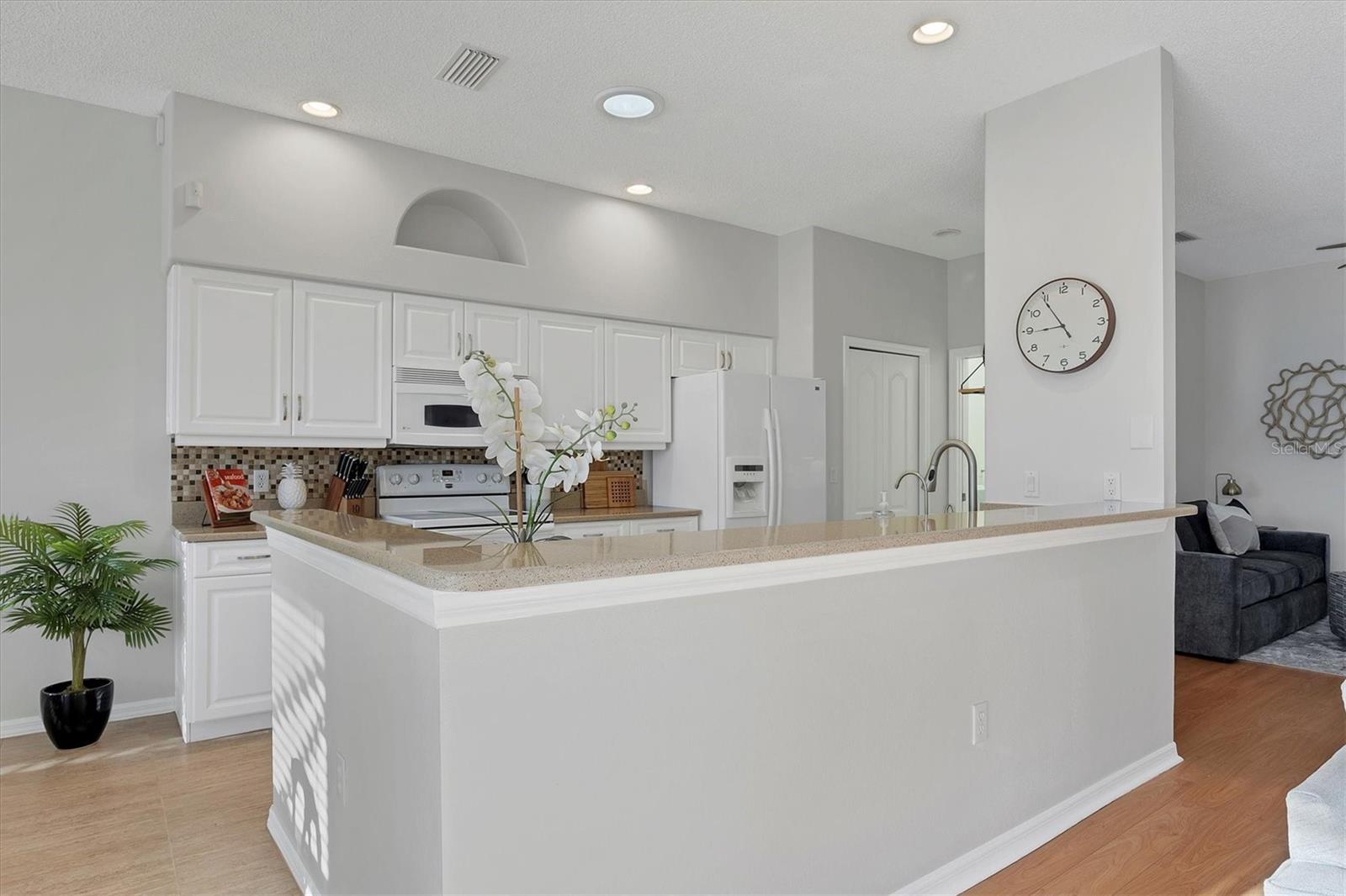 8937 OLDE HICKORY AVE, SARASOTA, FL, 34238