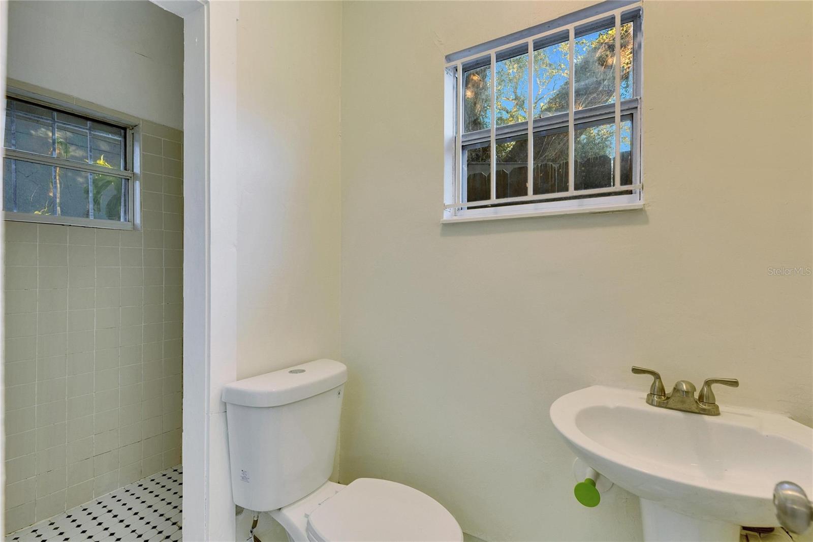 1304 E 32ND AVE, TAMPA, FL, 33603