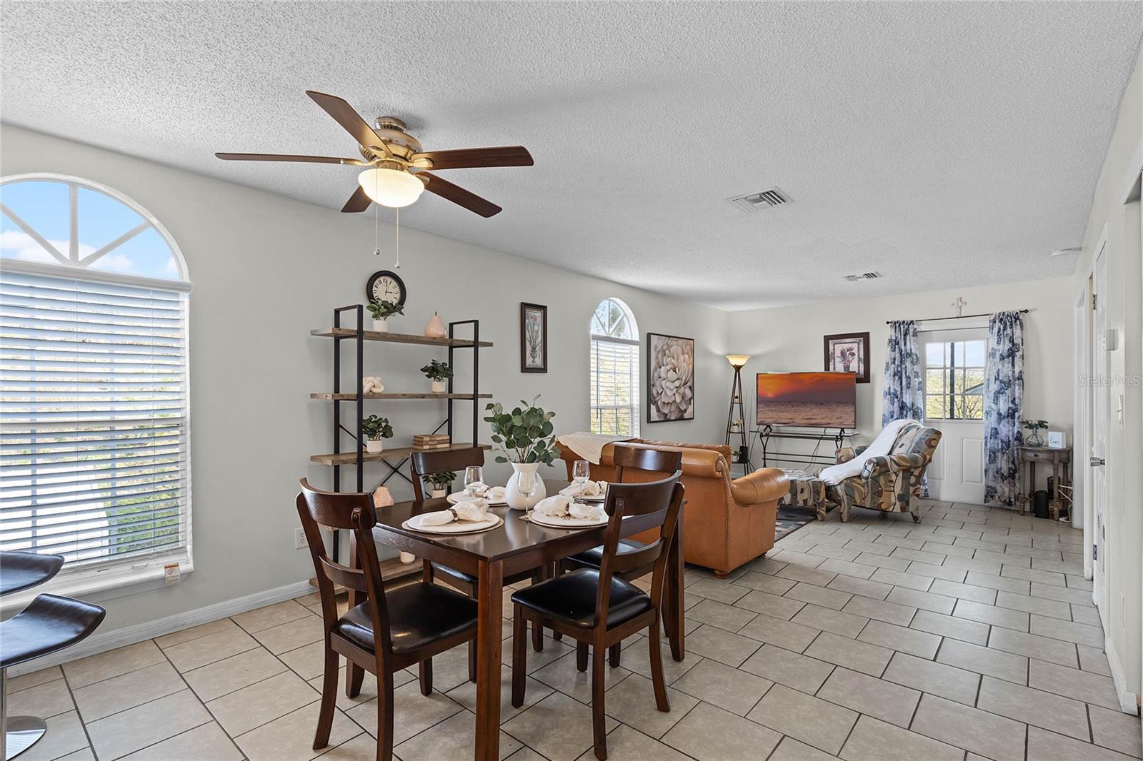 313 DIRKSEN DR #B16, DEBARY, FL, 32713