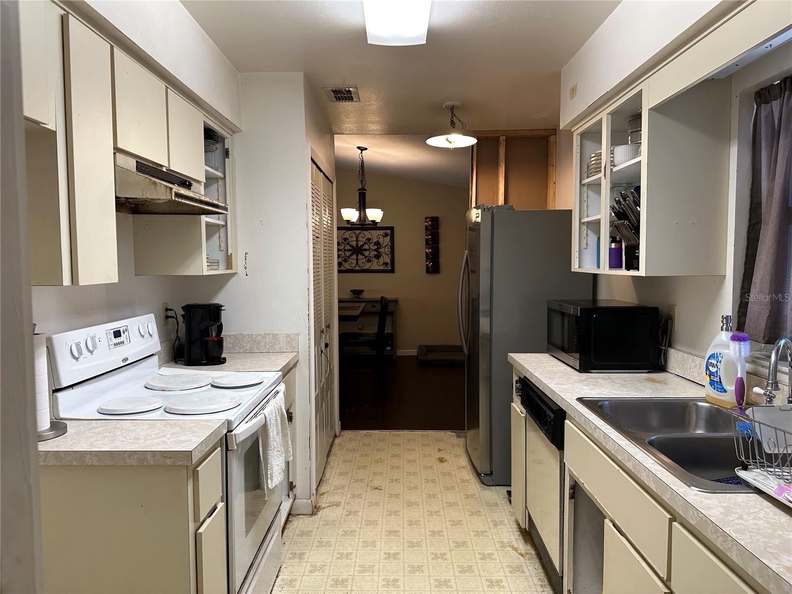 303 CRICKET HOLLOW LN, EUSTIS, FL, 32726