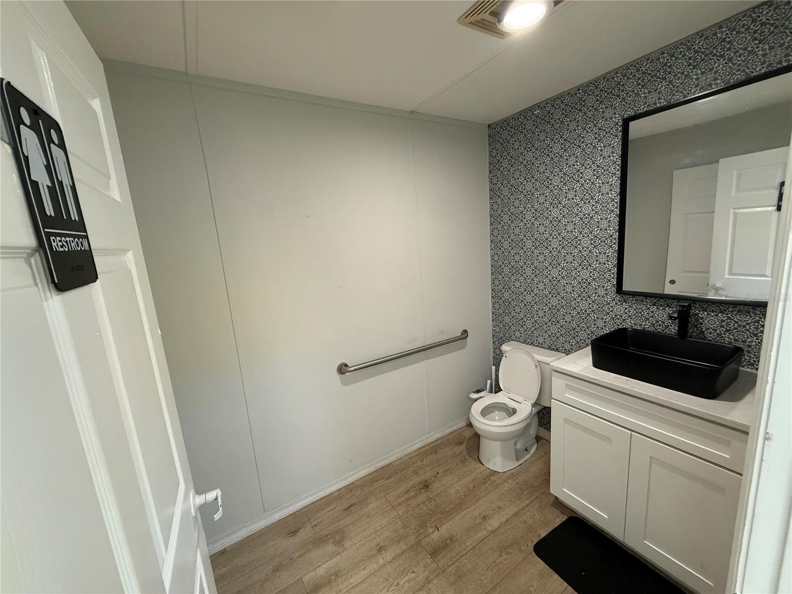 791 N SEMORAN BLVD, ORLANDO, FL, 32807