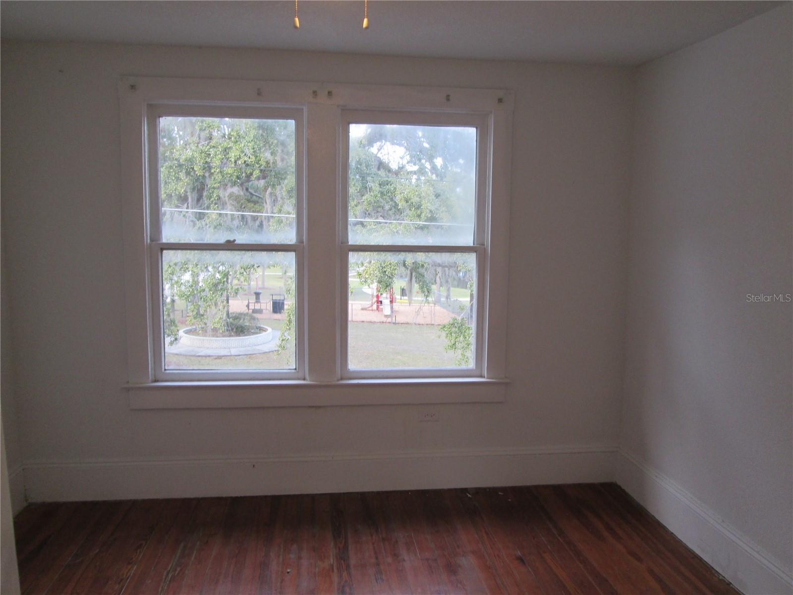 128 ORANGE AVE, LEESBURG, FL, 34748