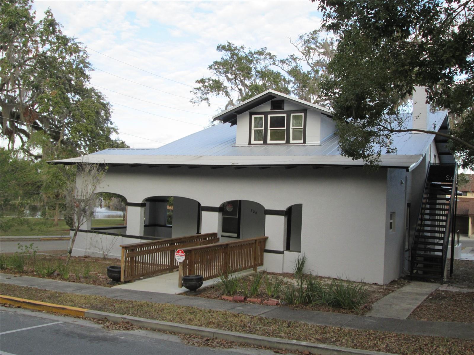 128 ORANGE AVE, LEESBURG, FL, 34748