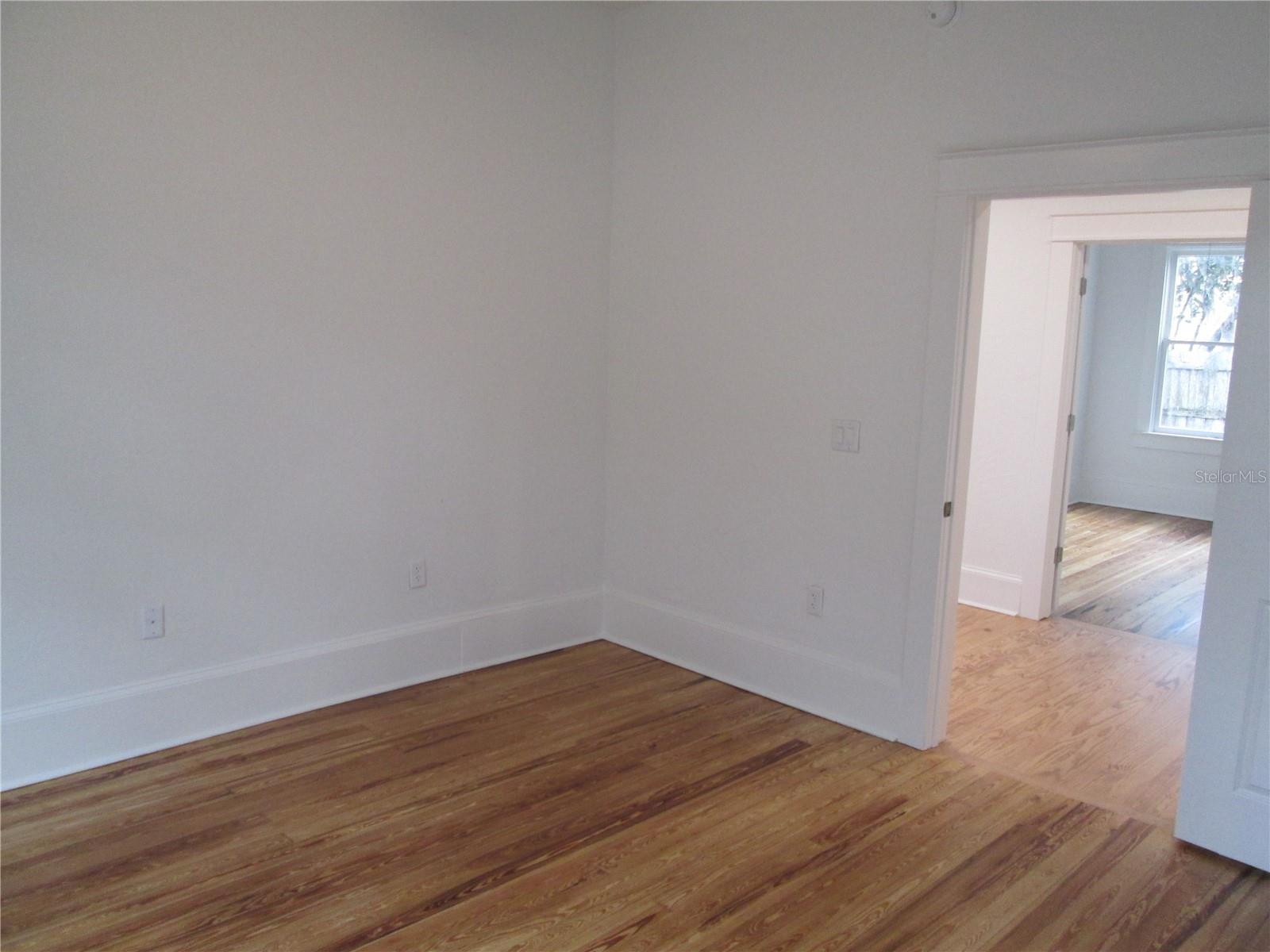 128 ORANGE AVE, LEESBURG, FL, 34748