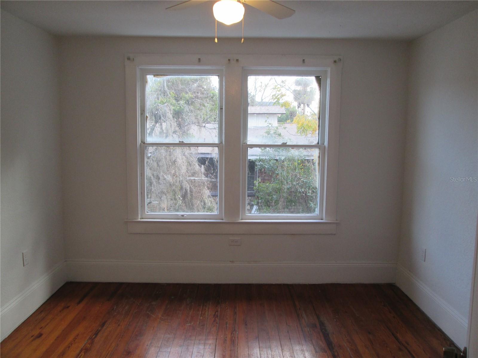 128 ORANGE AVE, LEESBURG, FL, 34748