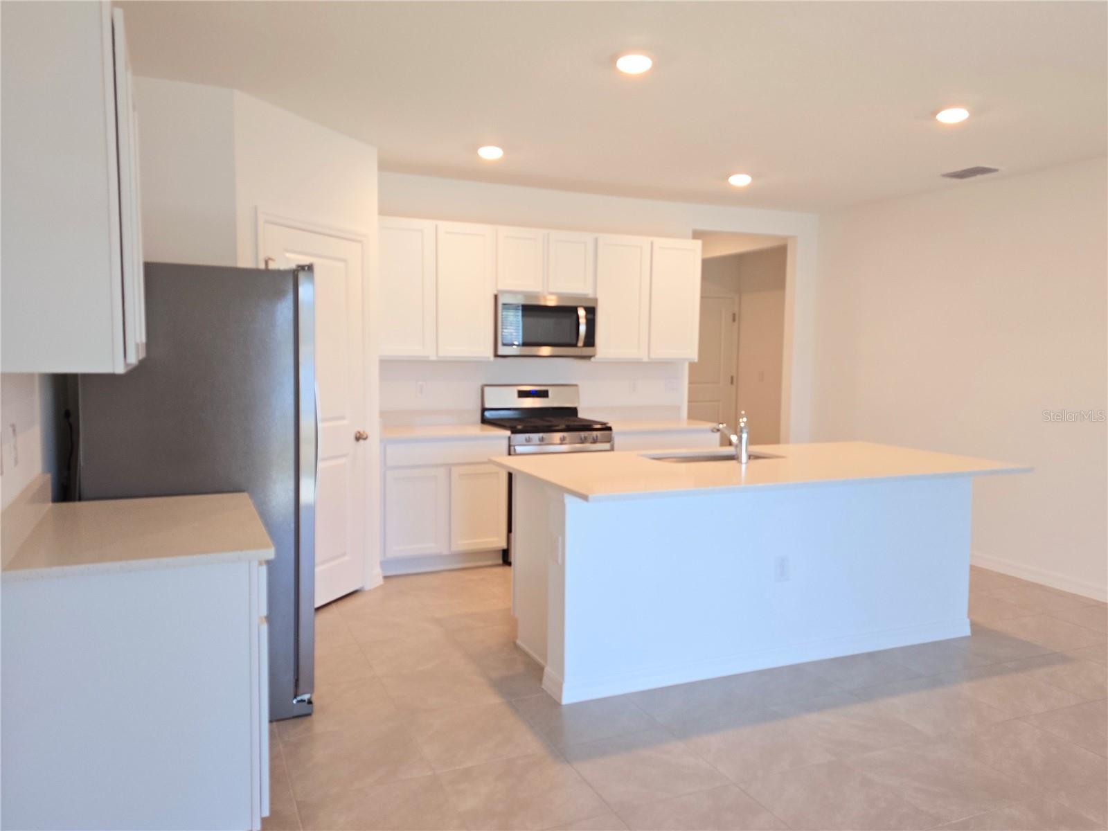 2830 GARDINER LN, ZEPHYRHILLS, FL, 33541