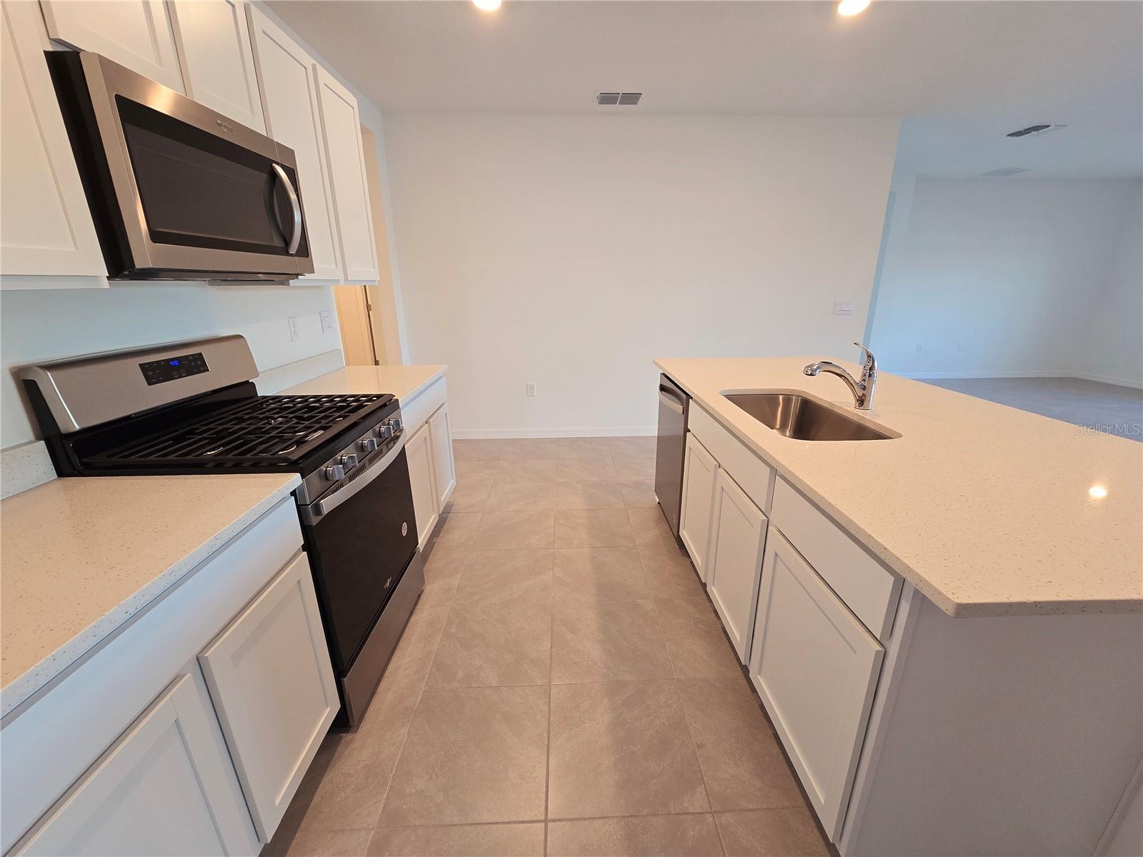 2830 GARDINER LN, ZEPHYRHILLS, FL, 33541