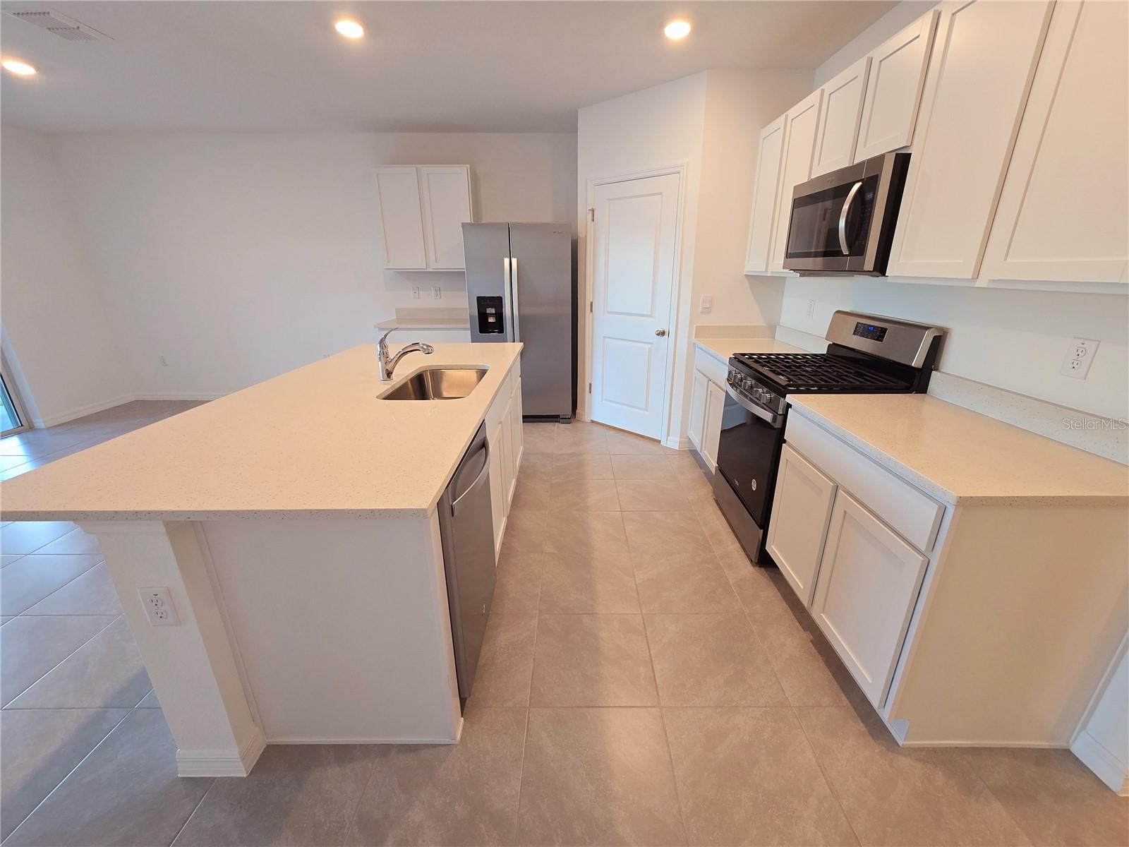 2830 GARDINER LN, ZEPHYRHILLS, FL, 33541