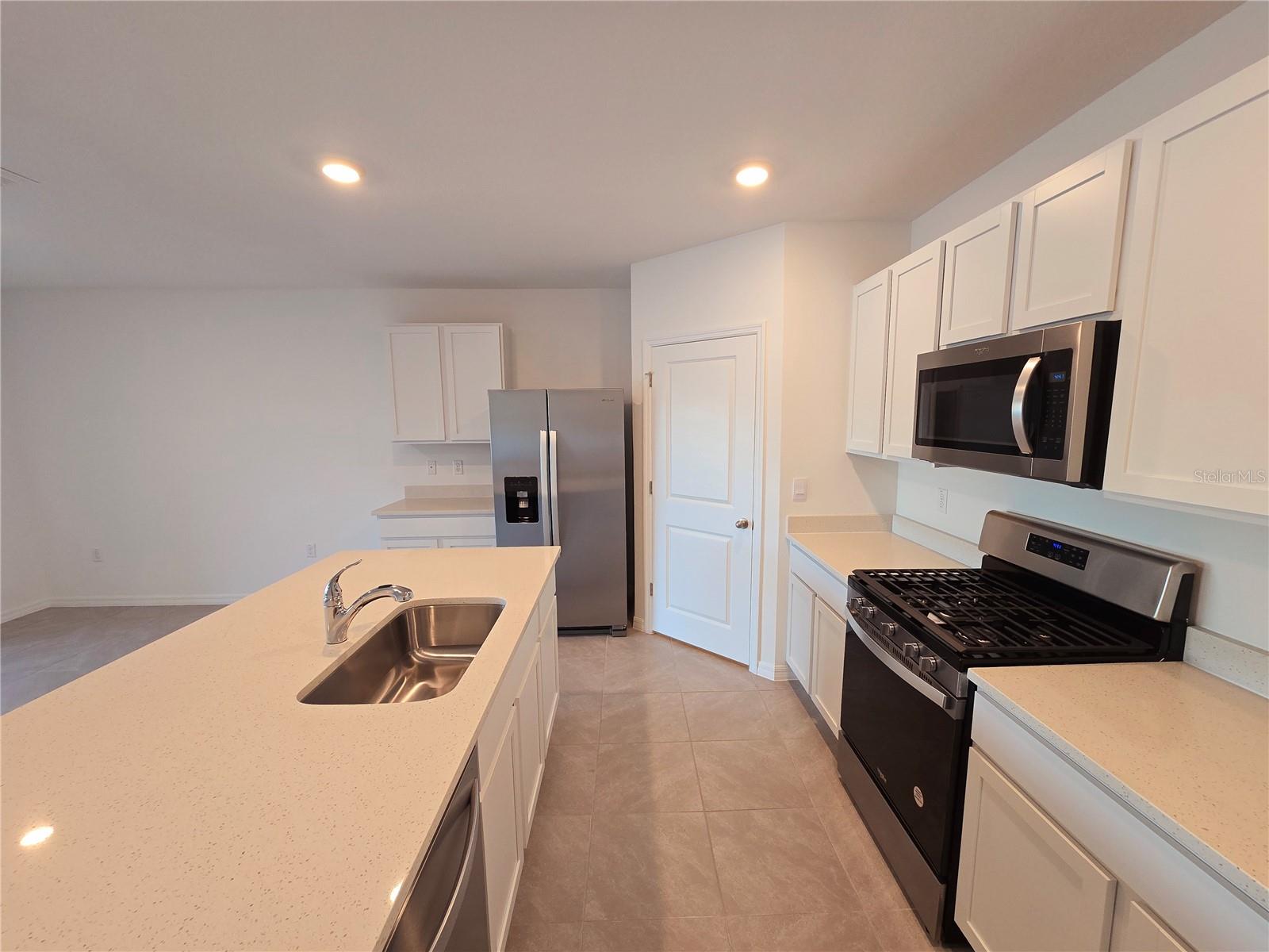 2830 GARDINER LN, ZEPHYRHILLS, FL, 33541
