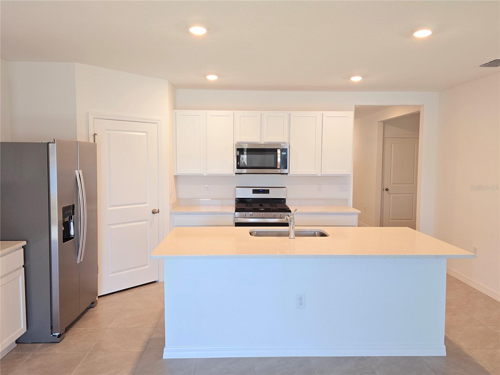 2830 GARDINER LN, ZEPHYRHILLS, FL, 33541