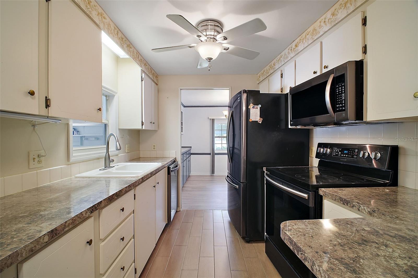 711 DOLPHIN DR, TAVARES, FL, 32778