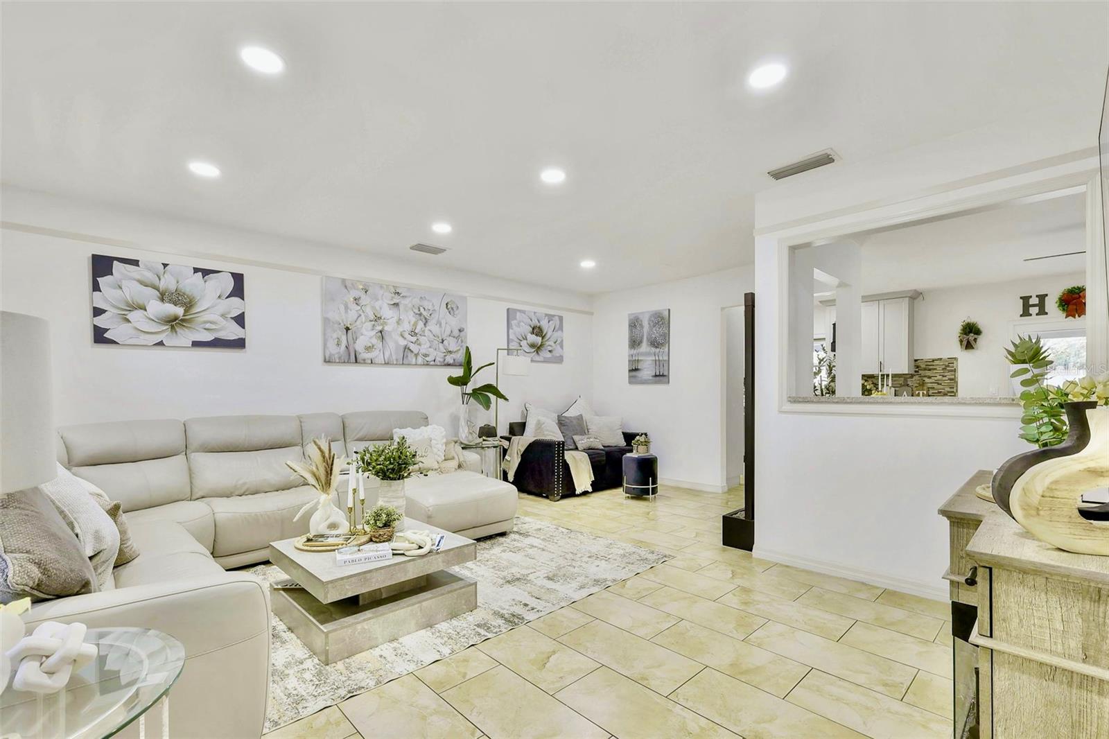 6805 AMBASSADOR CT, TAMPA, FL, 33615