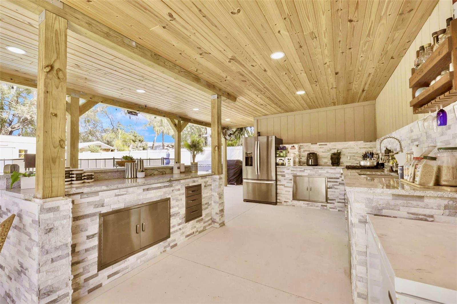 6805 AMBASSADOR CT, TAMPA, FL, 33615