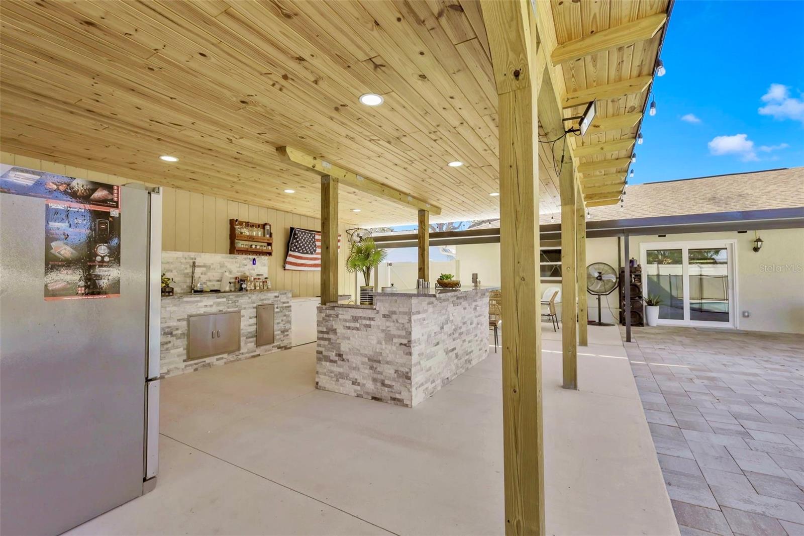 6805 AMBASSADOR CT, TAMPA, FL, 33615