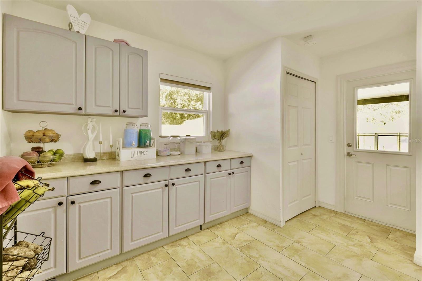 6805 AMBASSADOR CT, TAMPA, FL, 33615