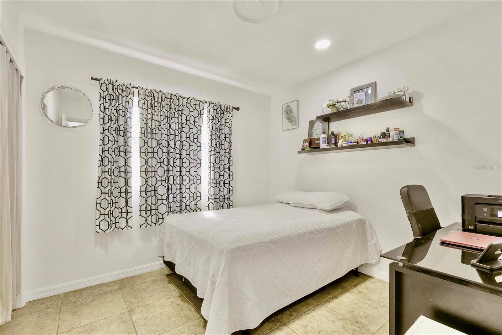 6805 AMBASSADOR CT, TAMPA, FL, 33615