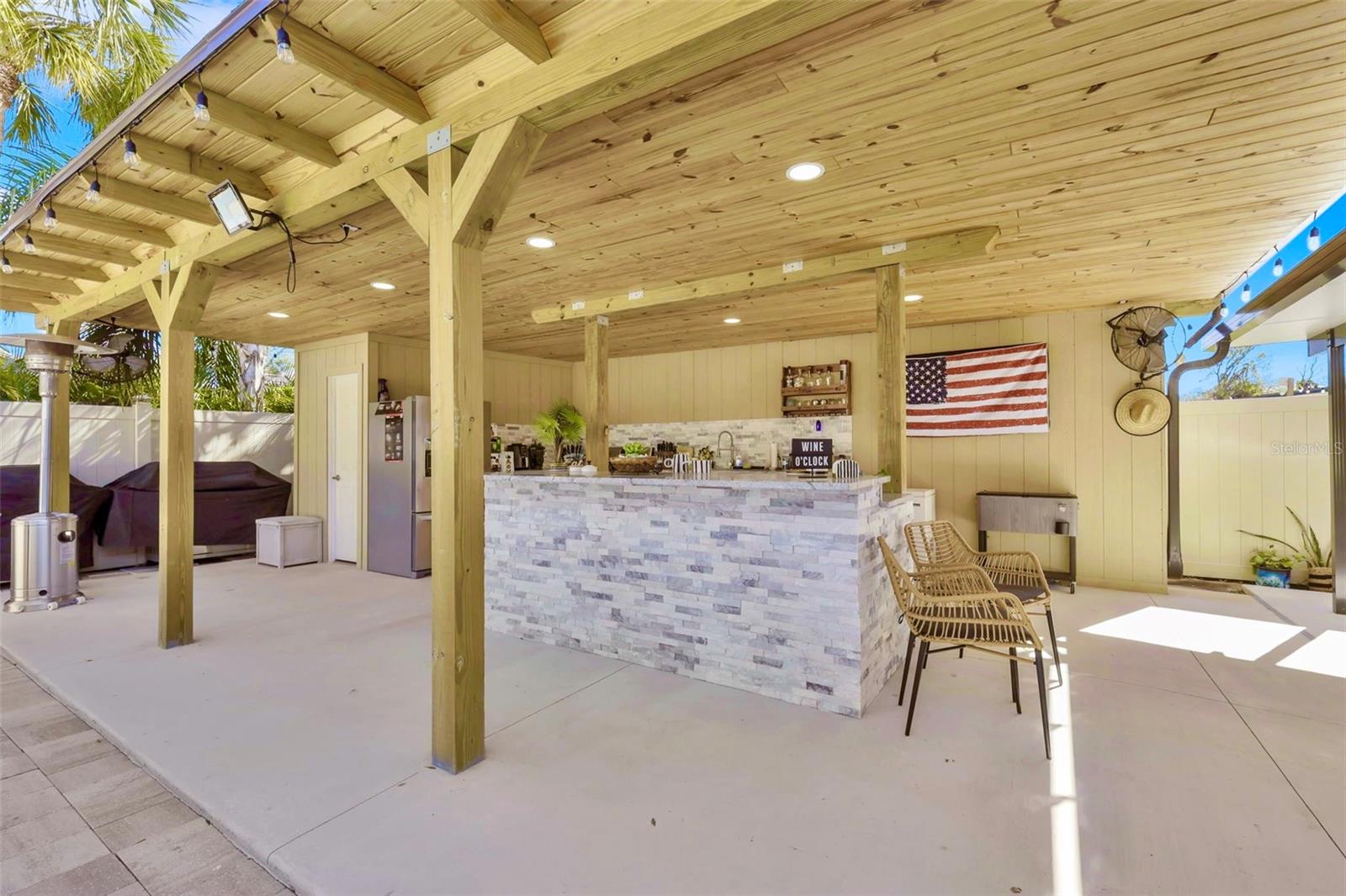 6805 AMBASSADOR CT, TAMPA, FL, 33615