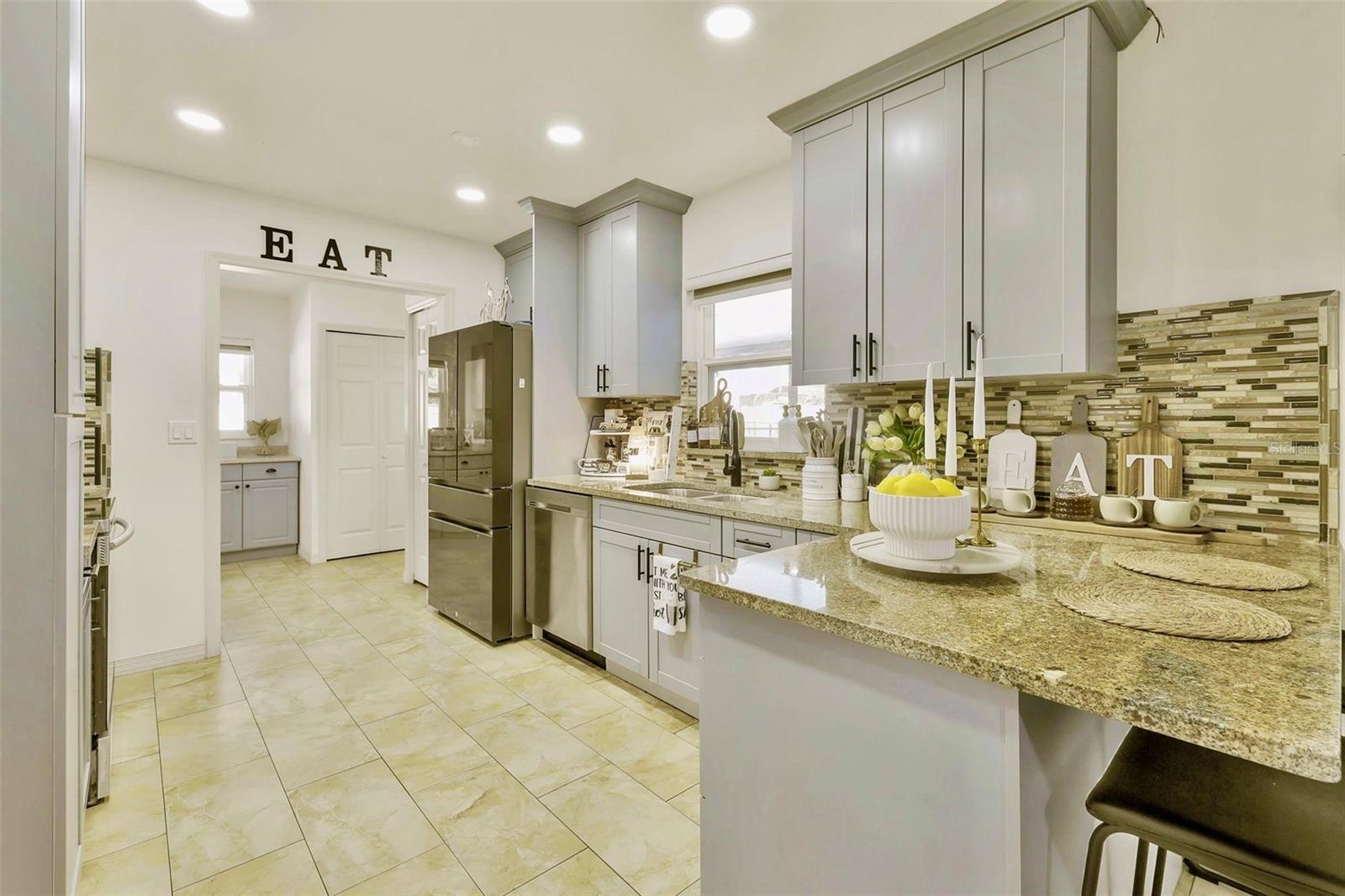 6805 AMBASSADOR CT, TAMPA, FL, 33615