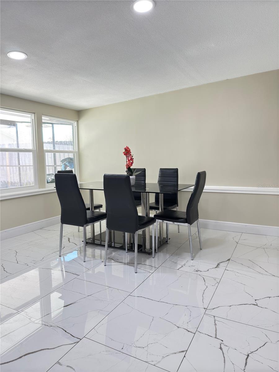 2910 W BURKE ST, TAMPA, FL, 33614