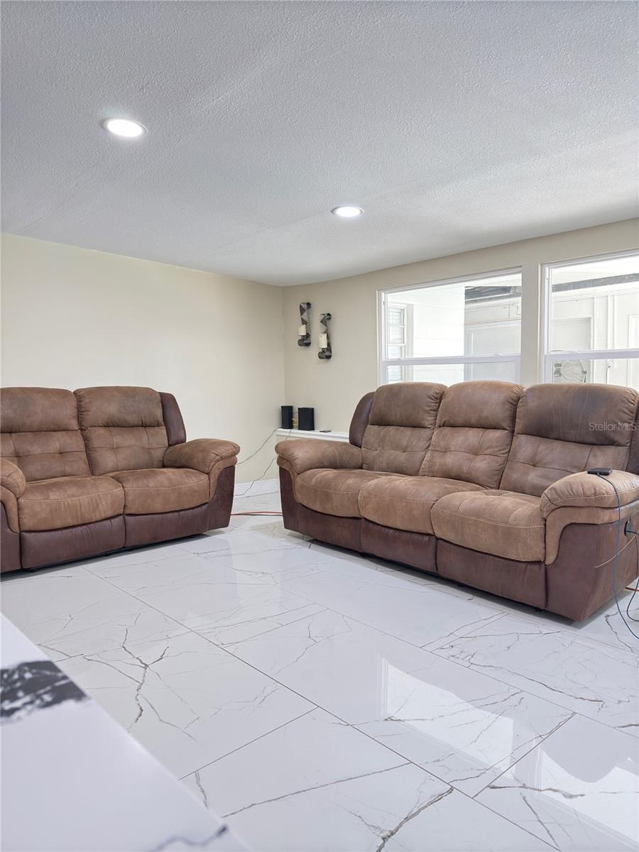 2910 W BURKE ST, TAMPA, FL, 33614