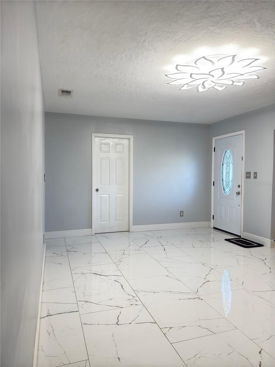 2910 W BURKE ST, TAMPA, FL, 33614