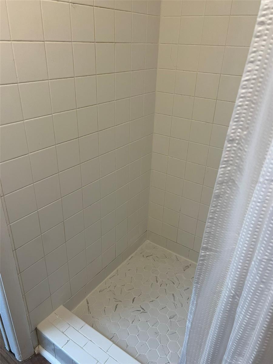 108 LAKESIDE DR, OLDSMAR, FL, 34677